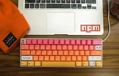 Feature image for npm vs yarn vs pnpm:套件管理器完整對比
