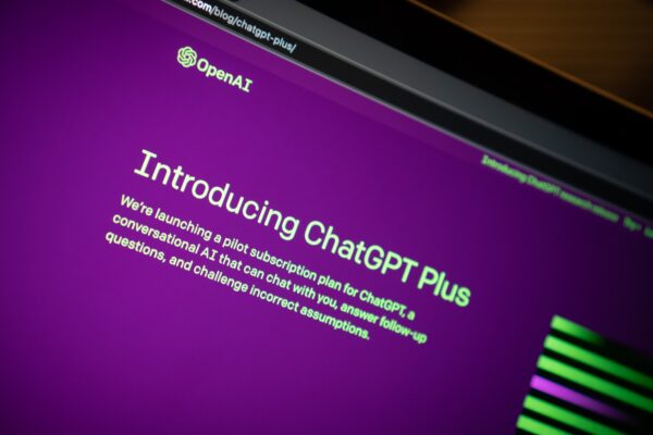 當 ChatGPT 搶了你的工作,未來,該怎麼生活呢? a close up of a computer screen with a purple background