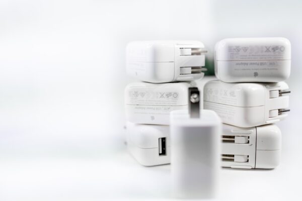 Adapter Pattern,PHP 適配器模式 white apple adapter with box